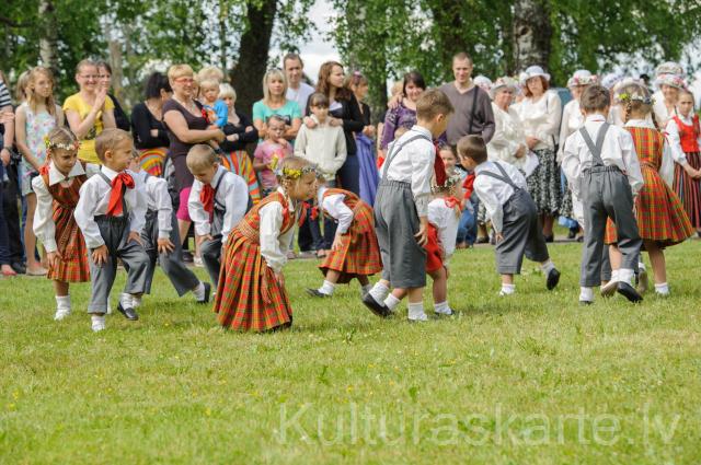 Pirmsskolas deju kolektīvs